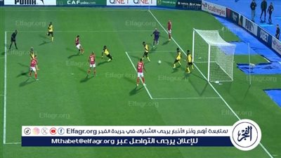 حسين الشحات يحتفل مع ياسر إبراهيم بهدفه في شباك يانج افريكانز في دوري أبطال إفريقيا