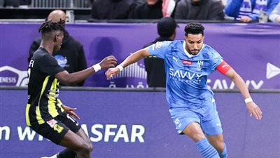 التعادل الإيجابي يحسم الشوط الأول بين الهلال والاتحاد في دوري روشن السعودي