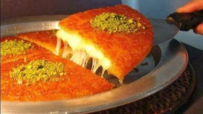 تحفة حلوياتنا: خطوات سهلة لتحضير الكنافة اللذيذة في المنزل