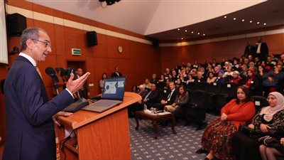  عمرو طلعت: مشاركة المرأة فى قطاع الاتصالات وتكنولوجيا المعلومات تصل إلى 45%