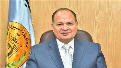 محافظ أسيوط يلتقي وفدا من تنسيقية شباب الأحزاب والسياسيين