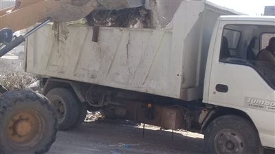محافظ أسيوط: رفع 480 طن قمامة خلال حملات نظافة وتسوية طرق ببعض المراكز