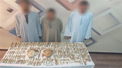 فى ضربة أمنية حاسمة.. ضبط 437 قطعة أثرية بحوزة عناصر إجرامية ببني سويف