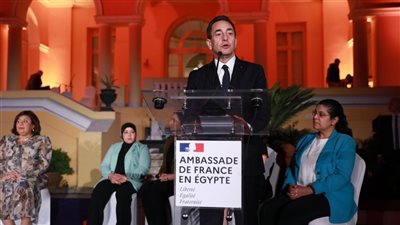 سفير فرنسا بالقاهرة: نحيي النساء المصريات والفرنسيات ومن أنحاء العالم لأنهن ملهمات