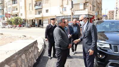 محافظ القليوبيه يتفقد أعمال تطوير ورصف طريق أبو حشيش بمدينه بنها