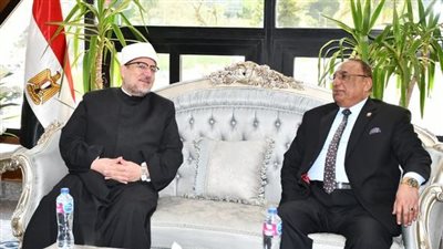 وزير الأوقاف يهنئ رئيس هيئة قضايا الدولة بالشهر الكريم