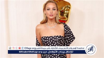 لحظة وصول جينفر لورانس للسجادة الحمراء بحفل جوائز الأوسكار 2024
