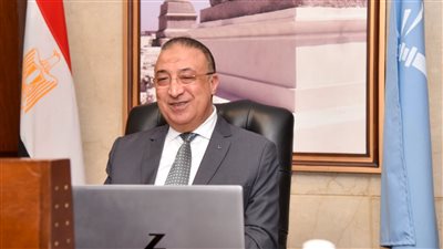 محافظ الإسكندرية يؤدي صلاة عيد الفطر في الإمام البوصيري 