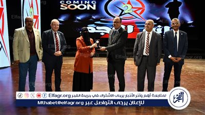 رئيس جامعة حلوان يكرم الطلاب الفائزين في مسابقة 