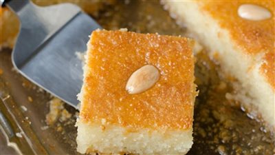 استمتع بحلوى البسبوسة اللذيذة مع طريقة سهلة وسريعة في المنزل