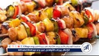 لحم الشيش طاووق: إبداع لا مثيل له في فن الشواء