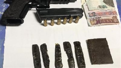 التحقيق مع سائق بحوزته سلاح ناري و1،500 كيلو حشيش في المقطم 