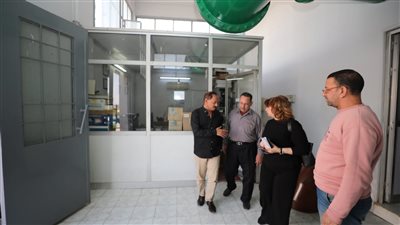 رئيس مياه أسيوط يتفقد سير العمل بالورشة الإلكترونية 