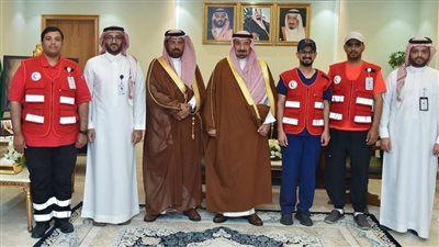 أمير نجران يستعرض إنجازات الهلال الأحمر بالمنطقة