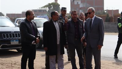 محافظ القليوبية يوجّه بحصر كميات تراكم مخلفات الهدم بحرم الطريق الدائري والطريق الزراعي