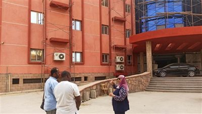 نائب محافظ أسوان تتفقد مستشفى المعلمين بامتداد حي العقاد 