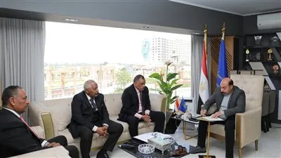 المحافظ يستقبل وفد مجلس إدارة نادى أسوان