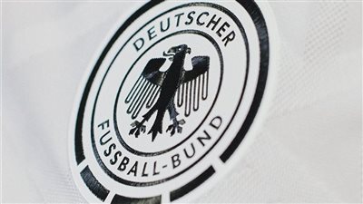 منتخب ألمانيا يكشف عن زيه في 