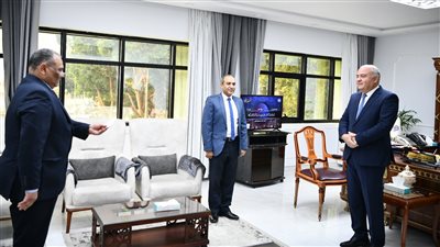 محافظ قنا يشهد مراسم أداء اليمين لمديري الشباب والرياضة والتنظيم والادارة