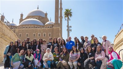 سفراء فنلندا وكولومبيا يشاركون في جولة تثقيفية احتفالا باليوم العالمي للمرأة بالقاهرة