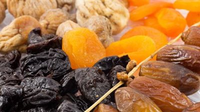 قمر الدين بـ30 جنيها.. أسعار الياميش في أسواق ومعارض تخفيض السلع وأهلا رمضان بمحافظة قنا