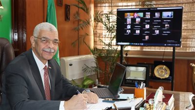 رئيس جامعة المنوفية يعقد اجتماعه الشهري بعمداء الكليات أون لاين