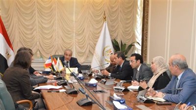 عاجل| بديل أسواق الجملة.. مصر تبحث مع الوكالة الفرنسية مشروع مراكز الغذاء