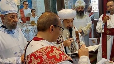 الأنبا دانيال يقوم برسامة شمامسة بالمعادي