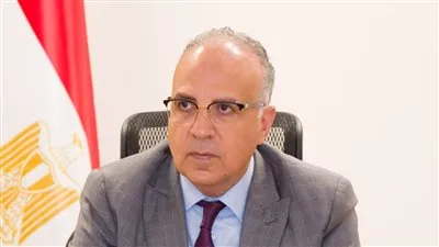 وزير الري يوجه بالإسراع باستكمال تطهيرات الترع بمحافظتي المنيا وسوهاج