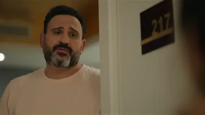 أكرم حسني يفصح عن عقدته من والده لـ أحمد أمين