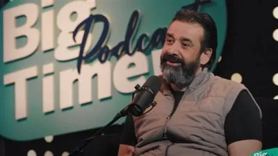 كريم عبد العزيز يكشف تفاصيل معايشته أزمة انفصال والديه