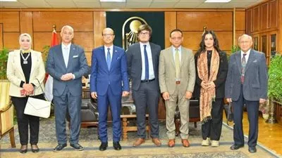 رئيس جامعة أسيوط يستقبل وفدًا من السفارة الفرنسية بالقاهرة لتعزيز التعاون الأكاديمي والعلمي