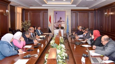 رفع جميع تراكمات القمامة من على حرم السكة الحديد 