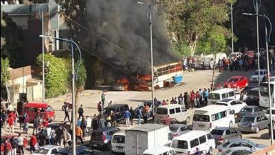 عاجل.. تفاصيل اشتعال النيران في أتوبيس بفيصل عقب اصطدامه بسيارة أجرة (صور)