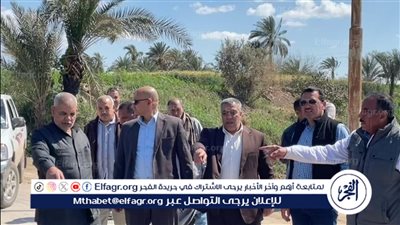 رئيس مركز إبشواي يوجه بالتدخل السريع وتوسعة طريق نزلة الوادي وتجنيب أعمدة الإنارة فورا حفاظا على سلامة المواطنين