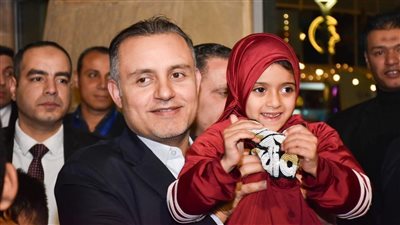 سفير قطر بالقاهرة يشيد بالجهد الكبير والخدمات المقدمة في مستشفى سرطان الأطفال