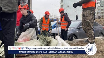 قذيفة أوكرانية تسقط على امرأة وكلبها في أحد شوارع بيلغورود