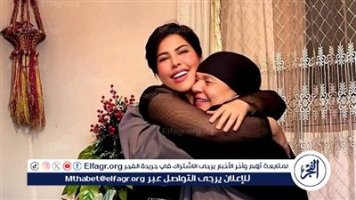 تزامنا مع احتفالات عيد الأم.. شمس الكويتية تثير الجدل بصورة مع سيدة مسنة