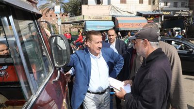 محافظ المنوفية يتفقد عددا من مواقف سيارات الأجرة للتأكد من الالتزام بالتعريفة