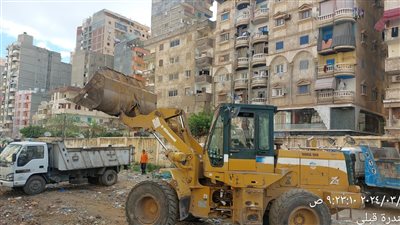 محافظ الإسكندرية يوجه بالاستمرار في رفع كافة تراكمات القمامة داخل حرم السكك الحديدية