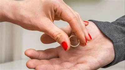 هل من حق الشاب مطالبة خطيبته بثمن الهدايا بعد فسخ الخطوبة؟