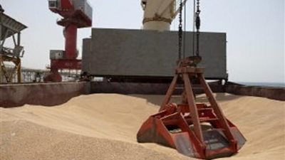 المفوضية الأوروبية تقترح زيادة الرسوم الجمركية على منتجات الحبوب الروسية