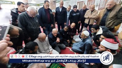 محافظ بورسعيد يشارك رواد مسجد المجمع الإسلامي بتعاونيات الزهور صلاة التراويح