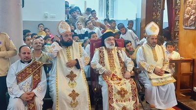 الأنبا باسيليوس يترأس القداس الإلهي بكنيسة السيدة العذراء بالحواصلية