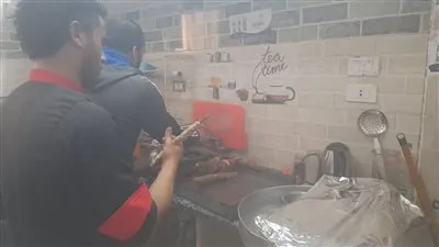 شباب أسيوط يجهزون 300 وجبة إفطار كباب وكفتة للصائمين بمركز القوصية