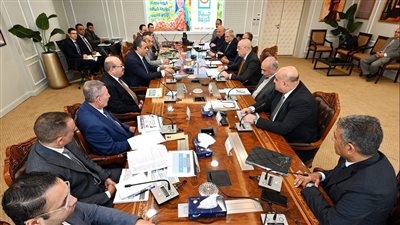 وزير الاسكان: ضغط البرامج الزمنية والإسراع بمعدلات تنفيذ مشروعات المياه والصرف الصحى ودخولها الخدمة