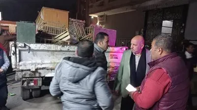 حي العمرانية يرفع الإشغالات والتعديات بشارع الشعب لتحقيق السيولة المرورية وراحة المواطنين