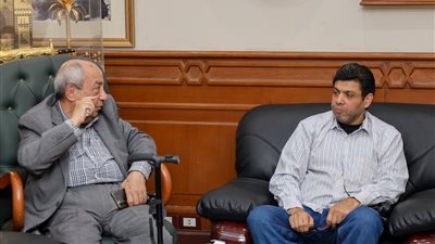 نقيب المهندسين يلتقي عدد من مهندسي وزارة الصحة المطالبين بضمهم لحافز المهن الطبية