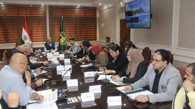 محافظ القليوبية يعقد الاجتماع الدوري لمتابعة منظومة النظافة 