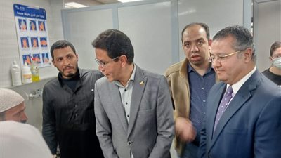 رئيس جامعة بنها يتفقد الخدمة الطبية بالمستشفى الجامعي 